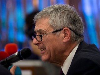 Villara spolu s jeho synom a ďalšími dvoma spolupracovníkmi zadržali v júli pre podozrenie zo sprenevery.