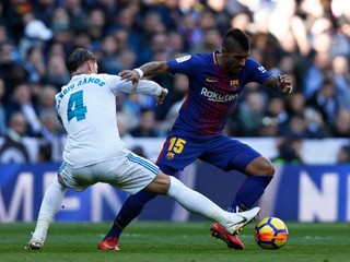 Paulinho (vpravo) počas zápasu Real Madrid - FC Barcelona.