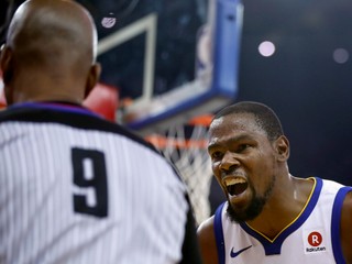 Kevin Durant (vpravo) z Golden State podal skvelý výkon.