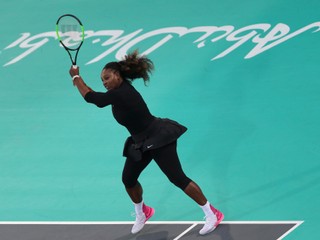 Serena Williamsová odohrala prvý zápas od pôrodu. Mladej Ostapenkovej podľahla