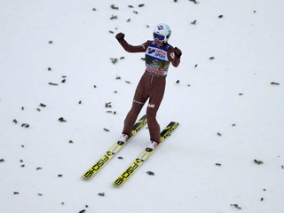 Poľský skokan na lyžiach Kamil Stoch suverénnym vyhral v Innsbrucku.