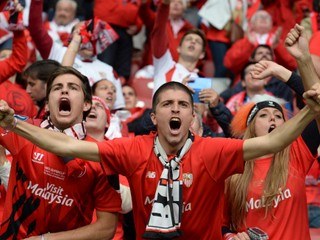 Fanúšikovia FC Sevilla. Ilustračná fotografia