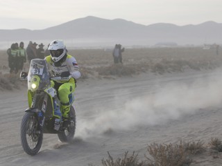 Český motocyklista Ondřej Klymčiw sa vážne zranil v tretej etape Rely Dakar.