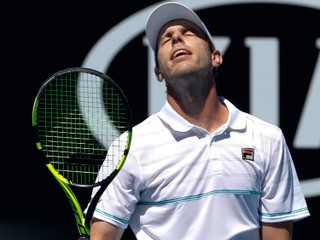 Sam Querrey vypadol v druhom kole Australian Open.