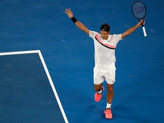 Roger Federer sa raduje z víťazstva.