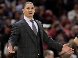 Tyronn Lue, tréner Clevelandu, počas prvej štvrtiny.