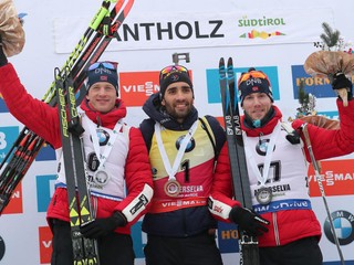 Zľava Tarjei Bö, Martin Fourcade a Erlend Bjoentegaard.