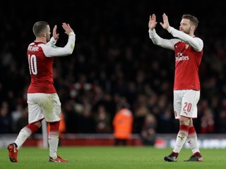 Futbalisti Arsenalu Londýn postúpili do finále Ligového pohára.