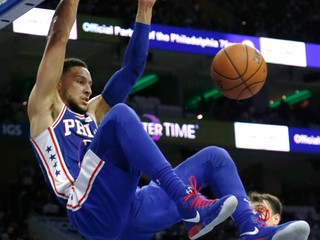 Nováčik Ben Simmons podal skvelý výkon.