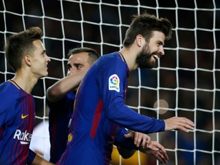 Gerard Piqué (vpravo).