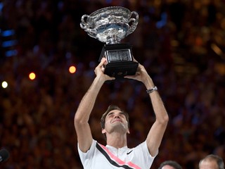 Federer po päťsetovom boji vyhral Australian Open