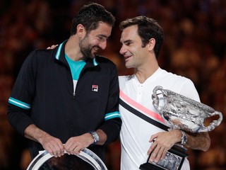 Roger Federer (vpravo) a Marin Čilič.