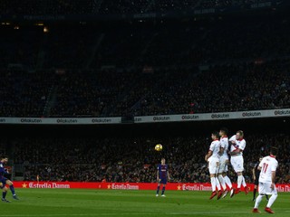 Lionel Messi strieľa rozhodujúci gól.