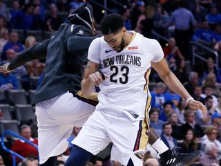 Anthony Davis a jeho spoluhráči z New Orleans podali v Oklahome skvelý výkon.