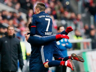 Franck Ribéry oslavuje svoj gól do siete Mainzu.