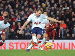 Harry Kane zachránil bod pre Tottenham gólom z pokutového kopu.