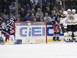 Hráči Bostonu zdolali New York Rangers 6:1.