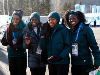 Nigéria debutuje na ZOH - zľava Akuoma Omeogaová, Simidele Adeagbová, Ngozi Onwumereová a Seun Adigunová.