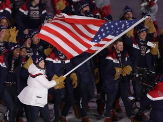 Erin Hamlinová počas otváracieho ceremoniálu.