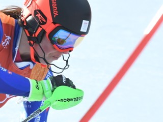 Petra Vlhová bojuje s nástrahami prvého kola slalomu.