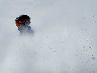 Zlatá Kuzminová i rozhodca na ľade. Momentky dňa (17. február)