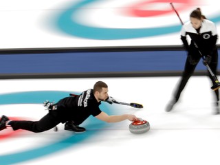 Ruský reprezentant v curlingu Alexander Krušeľnickij.