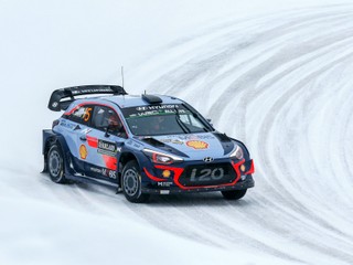 Thierry Neuville a Nicolas Gilsoul na trati Rely Švédska v Hyundai I20 C.