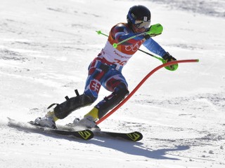 Slovenský lyžiar Adam Žampa v 1. kole slalomu.