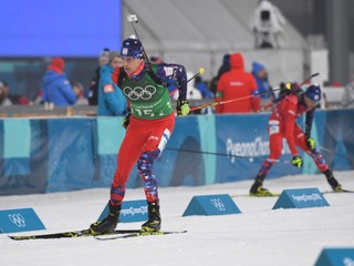 Tomáš Hasilla (vľavo) prebral štafetu od Mateja Kazára (v pozadí).