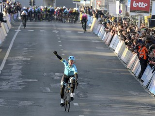 Dánsky cyklista Michael Valgren triumfoval na Omloop Het Nieuwsblad.