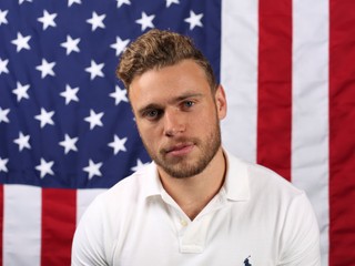 Americký reprezentant v akrobatickom lyžovaní Gus Kenworthy.