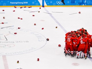 OŠ z Ruska sa radujú z triumfu vo finále hokejového turnaja mužov na ZOH 2018.