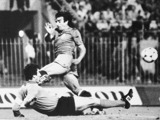 Vo veku 68 rokov zomrel v utorok bývalý futbalista FC Barcelona a Sportingu Gijón Enrique Castro González, známy pod menom Quini.