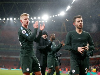 Manchester City oslavuje víťazstvo na štadióne Arsenalu.