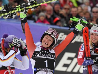 Shiffrinová obhájila veľký krištáľový glóbus, Vlhová nedokončila prvé kolo