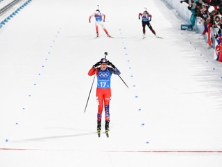 Slovenská biatlonistka Ivona Fialková (v popredí) v cieli biatlonového preteku štafety žien 4x6 km na ZOH 2018 v juhokórejskom Pjongčangu.