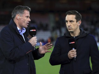 Jamie Carragher (vľavo) sa pred obrazovkami televízie Sky Sports v tejto sezóne už neobjaví.