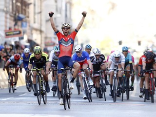 Vincenzo Nibali sa raduje z víťazstva na monumentálnej klasike Miláno - San Remo 2018.