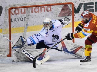 Momentka zo zápasu Trenčín - Poprad.