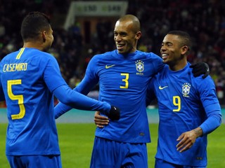 Rusko doma hladko podľahlo Brazílii, Kolumbia otočila zápas a porazila Francúzsko
