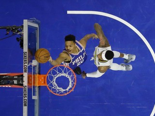 Markelle Fultz (vľavo).