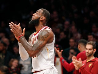 Golden State sa bez opôr trápi, LeBron má na dosah Jordanov rekord