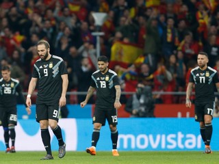 Sklamaní futbalisti Argentíny.