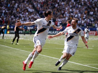 Zlatan Ibrahimovič famóznym spôsobom pomohol svojmu tímu k víťazstvu.