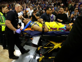 Víťazstvo Golden State zatienilo zranenie Patricka McCawa.