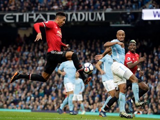 Chris Smalling (vľavo) je na odchode z United.