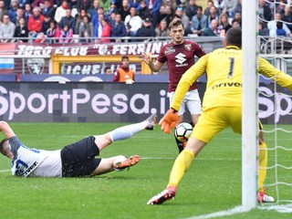 Inter Miláno aj so Škriniarom prehral, Hamšíkov Neapol otočil zápas