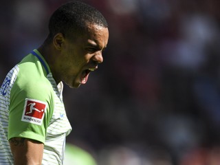 Oba tímy dostali červenú kartu. Wolfsburg doma remizoval s Augsburgom