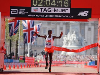 Londýnsky maratón ovládli Kipchoge a Cheruiyotová, Farah vytvoril britský rekord