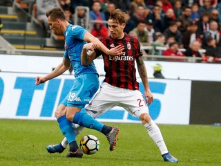 Lucas Biglia (vpravo) si vážne zranil chrbát, ilustračná snímka.